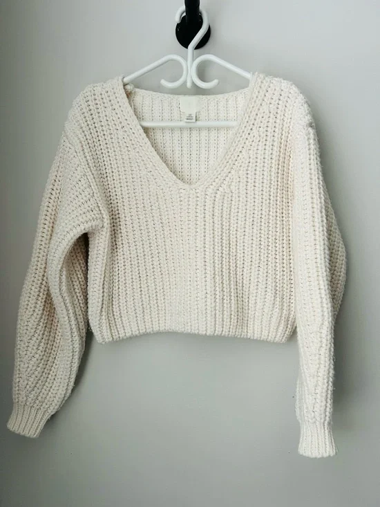 H&M V-Neck Ribbed Crop Sweater - Picture 2 of 6